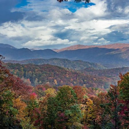 2 Miles From Dollywood Family Resort With Seasonal Outdoor Swimming Pool, Year Around Heated Indoor Swimming Pool, Townhome Style Cabin, Private Hot Tub, Arcade, Tv, Wifi, Kitchen With Refrigerator, Washer And Dryer Pigeon Forge Exterior foto