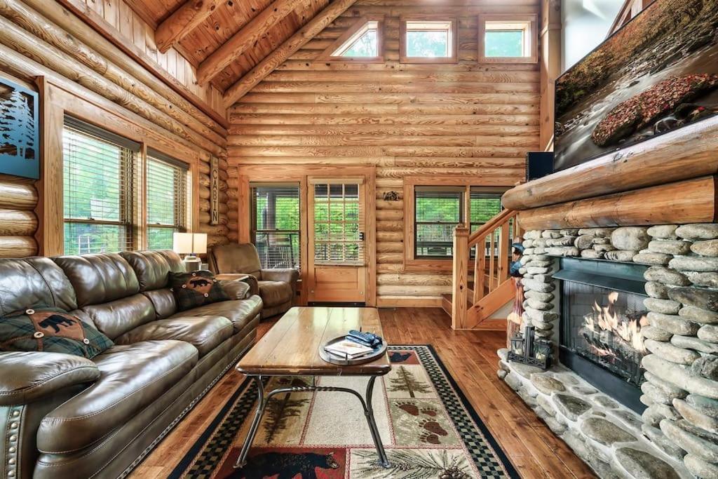 2 Miles From Dollywood Family Resort With Seasonal Outdoor Swimming Pool, Year Around Heated Indoor Swimming Pool, Townhome Style Cabin, Private Hot Tub, Arcade, Tv, Wifi, Kitchen With Refrigerator, Washer And Dryer Pigeon Forge Exterior foto