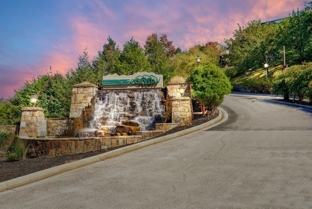 2 Miles From Dollywood Family Resort With Seasonal Outdoor Swimming Pool, Year Around Heated Indoor Swimming Pool, Townhome Style Cabin, Private Hot Tub, Arcade, Tv, Wifi, Kitchen With Refrigerator, Washer And Dryer Pigeon Forge Exterior foto