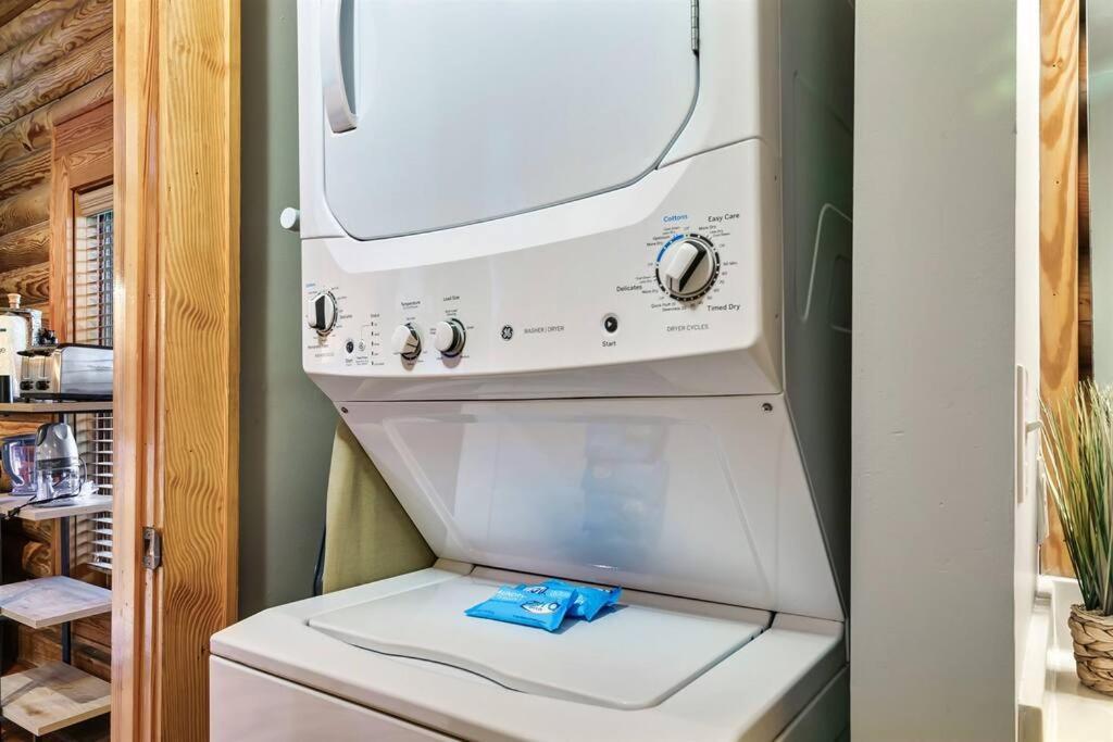 2 Miles From Dollywood Family Resort With Seasonal Outdoor Swimming Pool, Year Around Heated Indoor Swimming Pool, Townhome Style Cabin, Private Hot Tub, Arcade, Tv, Wifi, Kitchen With Refrigerator, Washer And Dryer Pigeon Forge Exterior foto
