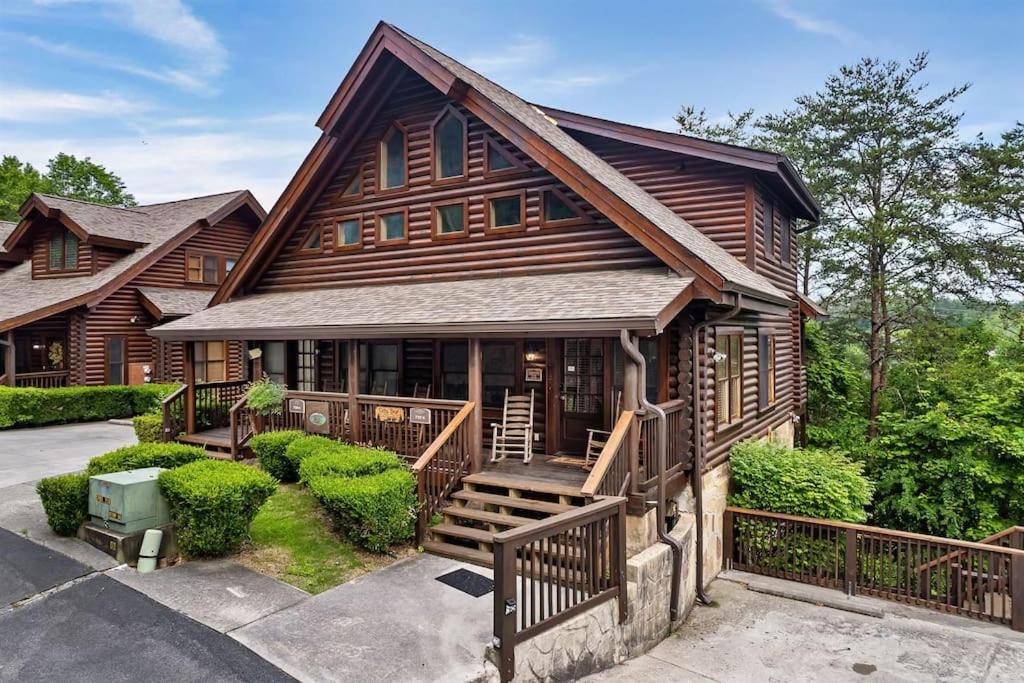 2 Miles From Dollywood Family Resort With Seasonal Outdoor Swimming Pool, Year Around Heated Indoor Swimming Pool, Townhome Style Cabin, Private Hot Tub, Arcade, Tv, Wifi, Kitchen With Refrigerator, Washer And Dryer Pigeon Forge Exterior foto