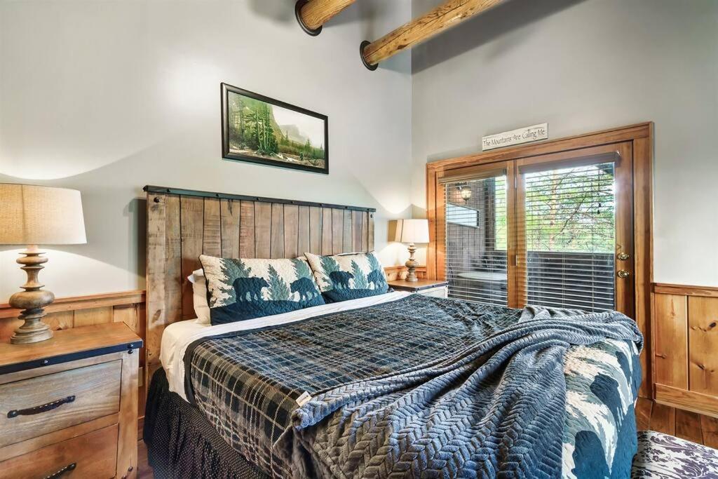2 Miles From Dollywood Family Resort With Seasonal Outdoor Swimming Pool, Year Around Heated Indoor Swimming Pool, Townhome Style Cabin, Private Hot Tub, Arcade, Tv, Wifi, Kitchen With Refrigerator, Washer And Dryer Pigeon Forge Exterior foto