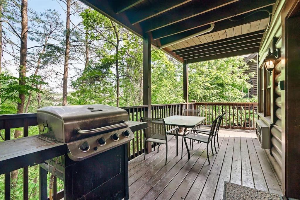 2 Miles From Dollywood Family Resort With Seasonal Outdoor Swimming Pool, Year Around Heated Indoor Swimming Pool, Townhome Style Cabin, Private Hot Tub, Arcade, Tv, Wifi, Kitchen With Refrigerator, Washer And Dryer Pigeon Forge Exterior foto