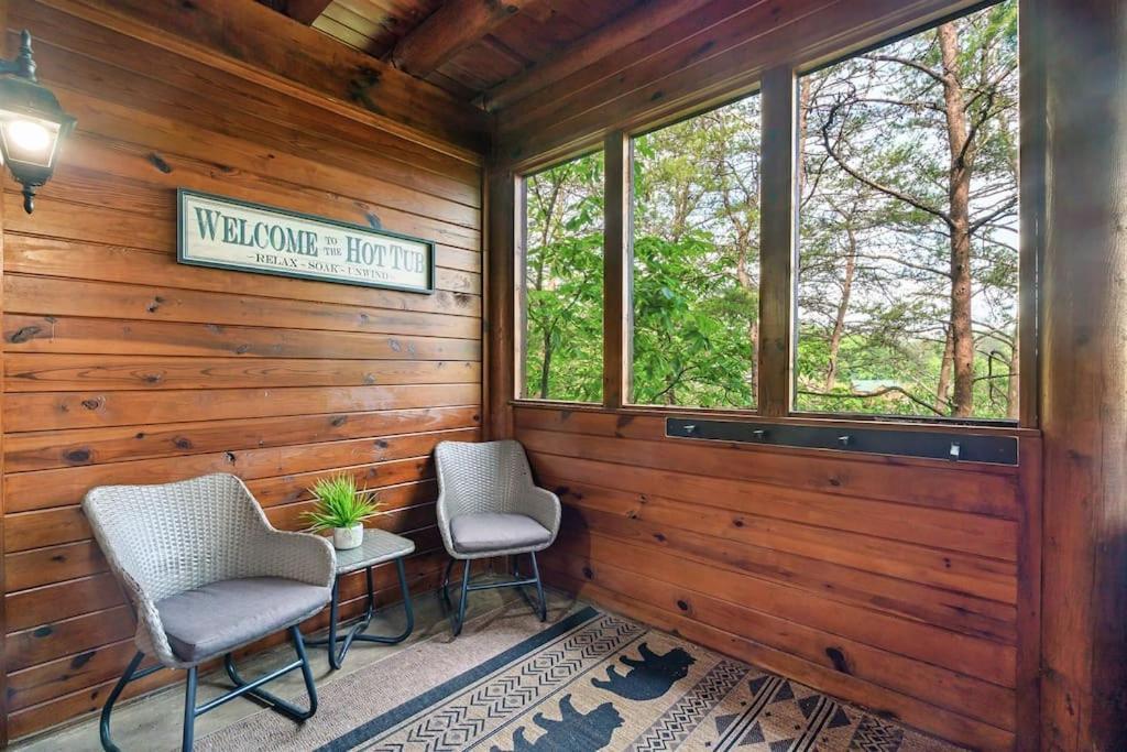 2 Miles From Dollywood Family Resort With Seasonal Outdoor Swimming Pool, Year Around Heated Indoor Swimming Pool, Townhome Style Cabin, Private Hot Tub, Arcade, Tv, Wifi, Kitchen With Refrigerator, Washer And Dryer Pigeon Forge Exterior foto